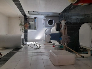 Vând apartament la casă  ( curte comună)  în Centru. - imagine 8