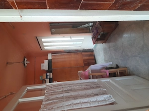 Vând apartament la casă  ( curte comună)  în Centru. - imagine 4