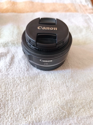 Vând Canon R10,obiective și blitz.Se pot vinde și separat