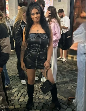 Sonya transsexuala bruneta noua in zona.