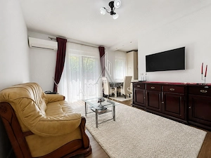 Apartament cu 2 camere, curte 30mp, in Dumbravita