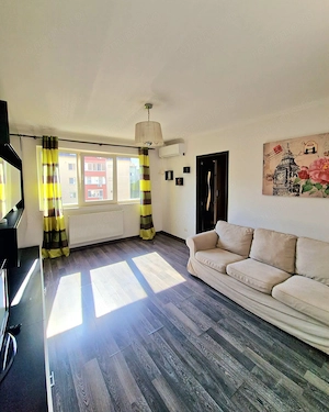 Vând apartament cu , 3 camere etajul 3,zona Sagului -Turist - imagine 2