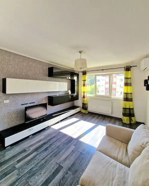Vând apartament cu , 3 camere etajul 3,zona Sagului -Turist