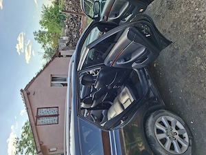 Vând  Toyota avensis1500 euro an 2009 cu motor de 2.2 S-au la schimb cu Rulotă .  - imagine 2