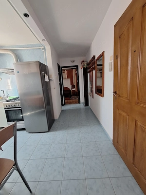 Se inchiriaza apartament cu 2 camere utilat si mobilat. - imagine 4