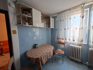 Se inchiriaza apartament cu 2 camere utilat si mobilat. - imagine 3
