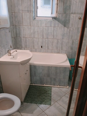 închiriez apartament camere  - imagine 3