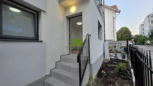 Spațiu comercial de închiriat la parter intr-o vila noua din Traian - imagine 2