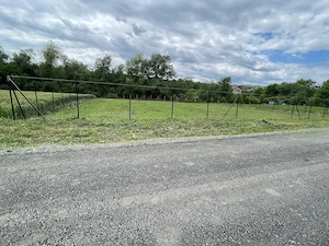 Teren intravilan de vânzare 
