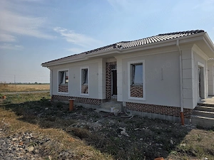 PROPRIETAR  vand  casa parter mosnita - imagine 2