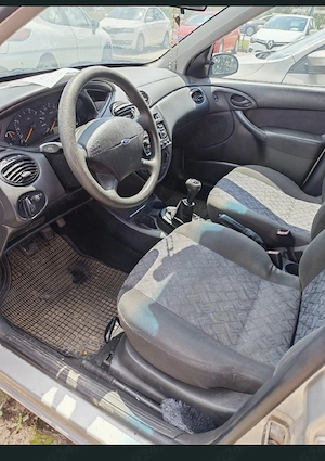 900 euro Ford  Focus benzină  - imagine 5