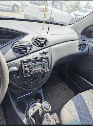 900 euro Ford  Focus benzină  - imagine 3