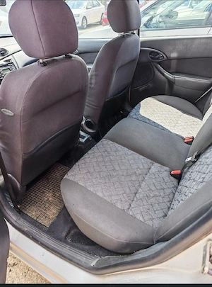 900 euro Ford  Focus benzină  - imagine 6