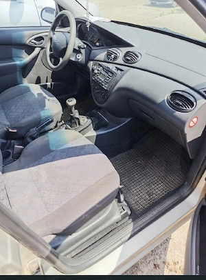 900 euro Ford  Focus benzină  - imagine 4