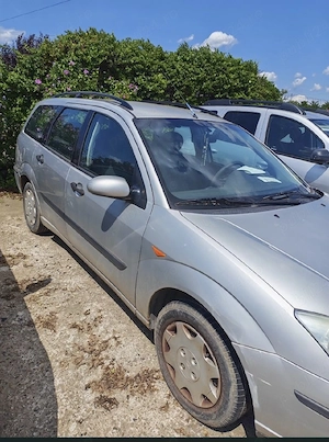 900 euro Ford  Focus benzină  - imagine 7