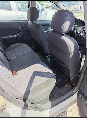 900 euro Ford  Focus benzină  - imagine 2