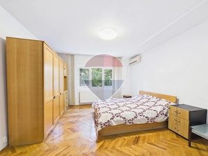 Apartament cu 3 camere spatios de inchiriat in zona 13 Septembrie