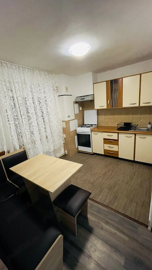 PF închiriez apartament cu 3 camere zona Soarelui - imagine 2