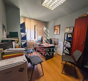 Apartament cu 3 camere, de vanzare, zona Aradului