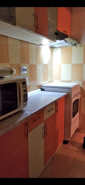 Garsoniera de închiriat Zona Mall Coresi - imagine 2