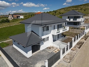 Casa individuala, cu garaj, la intrare in Chinteni - imagine 2
