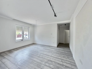 Apartament 2 camere, decomandat, 53mp utili, 30mp curte in Giroc  - imagine 3