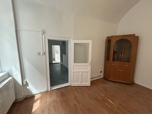 Vand spatiu ultracentral,Revolutiei(Teatru)in curte,parter, st.124 mp. - imagine 5