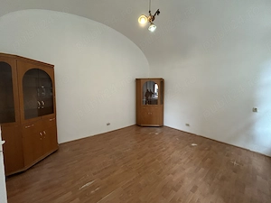 Vand spatiu ultracentral,Revolutiei(Teatru)in curte,parter, st.124 mp. - imagine 6