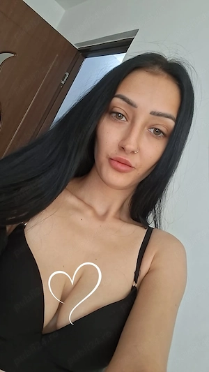 Noua in oraș bruneta slim