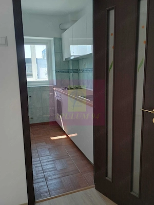 Garsonieră renovată- 33 MP LUJERULUI - imagine 4