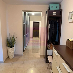 Apartament 4 camere bd Decebal stradal - imagine 2