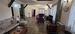Vila in Sinaia cu parau in curte si view superb - imagine 5