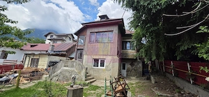 Casa batraneasca cu teren de vanzare in Busteni