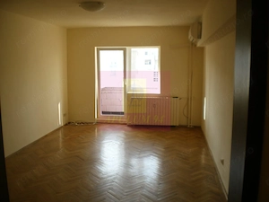 Apartament 3 camere pe bd Decebal - imagine 1