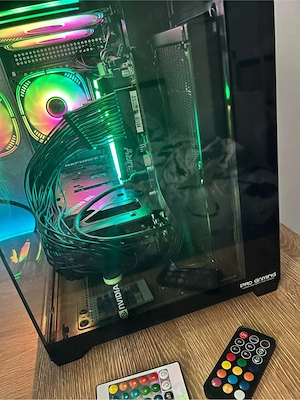 Vând carcasă Pro Gaming Amira Black tip  acvariu  Usor negociabil!!