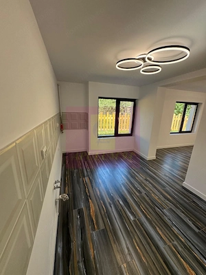 Casa de vanzare cu 2 apartamente in Azuga - imagine 14