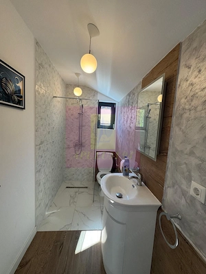 Casa de vanzare cu 2 apartamente in Azuga - imagine 16