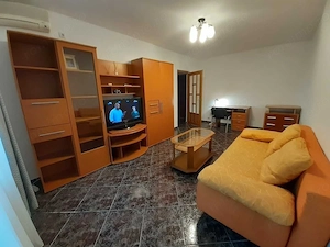 De închiriat: Ap. 2 camere decomandat - Metrou Apărătorii Patriei & Parcare
