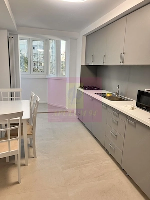 Vanzare apartament 3 camere Decebal, metrou, parking - imagine 1