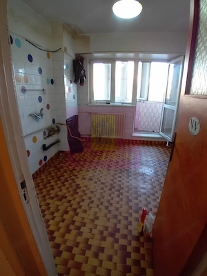 Vanzare apartament de 4 camere la Casa Poporului-stradal - imagine 9