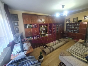 Apartament cu 3 camere de vanzare in Campina - Zona Centrala - imagine 2