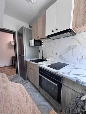 De vanzare apartament 3 camere  - imagine 2