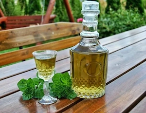 Vând țuică