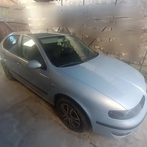 Vând SEAT Leon 2004 - 1.6 Benzină (Pentru piese / Recondiționat)  - imagine 2