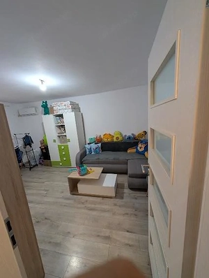 De vanzare apartament 3 camere zona soarelui langa spitalul judetean - imagine 2