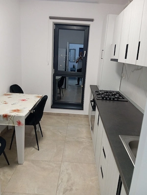 închiriez apartament cu 2 camere  - imagine 4