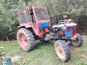 Vând tractor u650 în stare buna de funcționare. 