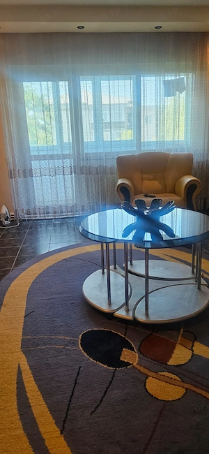VAND APARTAMENT 4 CAMERE (sau schimb cu apartament 2 camere + diferenta)