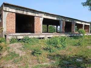 De închiriat vânzare hală industrială 369,70 mp + teren 5.013 mp în Roman, Neamț