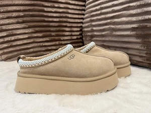 Vand Ugg marimea 38